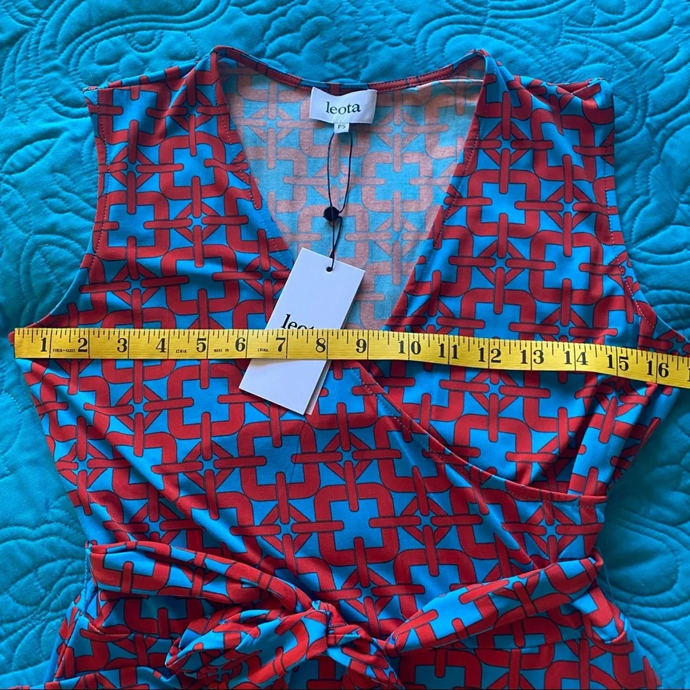๐ LEOTA | NWT GEO CHAIN ESSENTIAL JERSEY WRAP DRESS - Picture 12 of 16